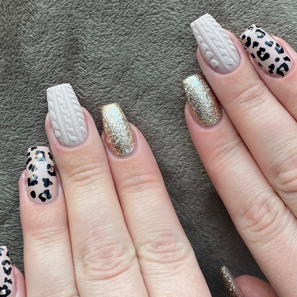 Meet your Posher, Tori - Picture 1 of 1